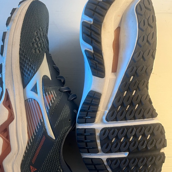 Mizuno Running shoes - Picture 5 of 6
